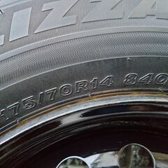 使用期間約1ヶ月 現行モデルのブリヂストン BLIZZAK VRX3 スタッドレスタイヤ＋ホイール付 ４本セットの画像