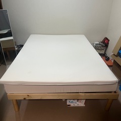 ベッドフレーム、マトレス、トッパーの画像