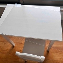 【新品95%】IKEA 子供テーブルと椅子のセット　保護カバー付きの画像