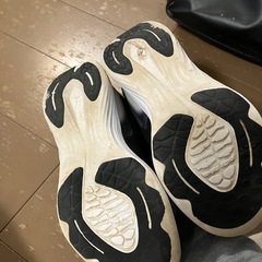 Pumaのブラックスニーカー21の画像