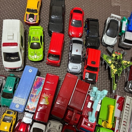 働く車類