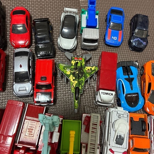 働く車類