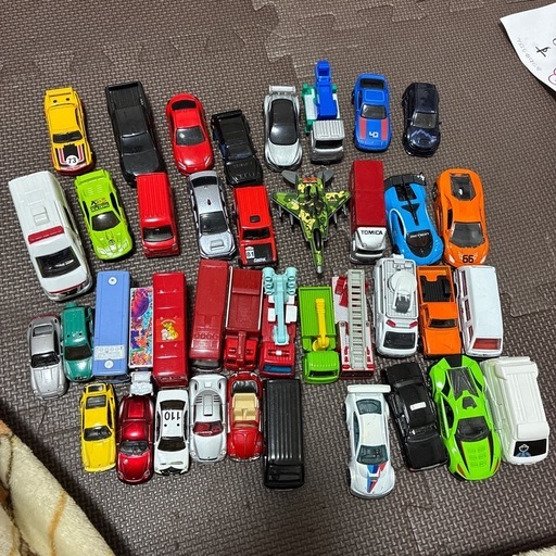働く車類