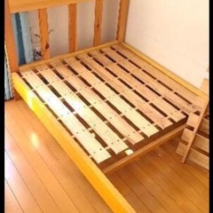 定価1.5万！！パイン材のシングルベッド！の画像