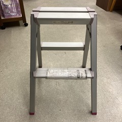 M2511-512 Pica 踏台 PFC-57 脚立 2段 アルミ 折りたたみ式 パープル キズ汚れ有りの画像