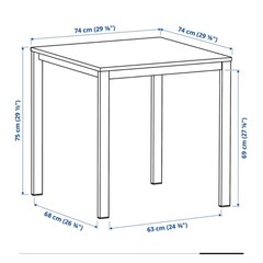ダイニングテーブル、椅子二脚の画像