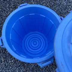 大きなポリ容器の画像