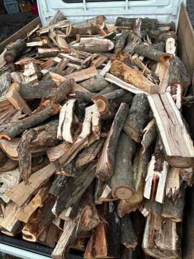 雑木ミックス未乾燥薪、軽トラ2台分価格サービス価格