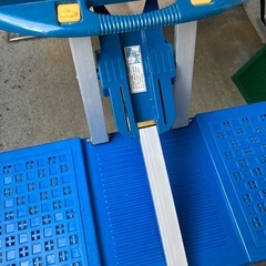 11/29（土）まで　折り返し式テーブルと椅子の一体型の画像