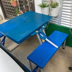 11/29（土）まで　折り返し式テーブルと椅子の一体型の画像