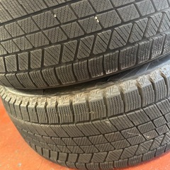 ブリジストンスタッドレスタイヤの画像