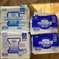 まとめて　オムツ　尿取りパッドの画像