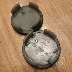 Mazda 純正 ホイールキャップ 黒　4個セットの画像