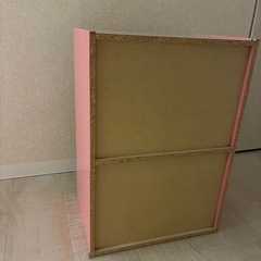 ピンクの棚の画像