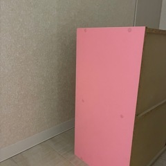 ピンクの棚の画像