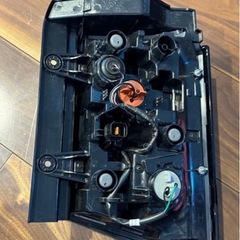 三菱 デリカ D:5 後期 純正 テールランプ 赤 クリア 左のみの画像