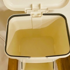 ペダル式　2段ゴミ箱の画像