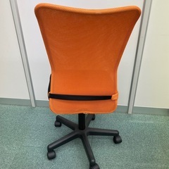 デスクチェア　オフィスチェア　椅子　家具　オレンジの画像