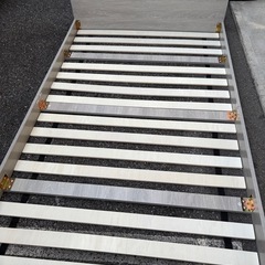 超美品　コンセント・USB付ローシングルベッドの画像
