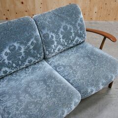 ≪zyt2610ジ≫ 飛騨産業 3人掛けソファ 布張り 短起毛/ベルベット/モケット/クレセント/3連チェア/オールドキツツキ/ヴィンテージ家具/宮城県仙台市/リユースストレージ仙台 071126-01の画像