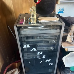 アンティーク家具や、古い書記や文献、
ブラウン管テレビ、ラジオ、ガスストーブ、陶器や花瓶、掘り出し物、時代物棚、農工具、脱穀機などなど掘り出し物多数！かなり昔からある古民家より掘り出し物や家具類 の画像