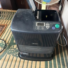 アンティーク家具や、古い書記や文献、
ブラウン管テレビ、ラジオ、ガスストーブ、陶器や花瓶、掘り出し物、時代物棚、農工具、脱穀機などなど掘り出し物多数！かなり昔からある古民家より掘り出し物や家具類 の画像