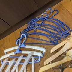 ハンガー色々　１６本　さしあげますの画像