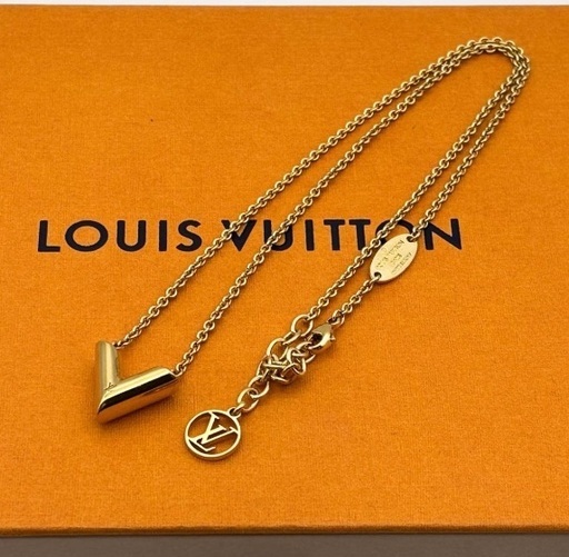 ルイヴィトン ネックレス エセンシャルV ゴールド 即購入される方値下げ可能