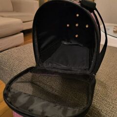 小さなキャットキャリーの画像