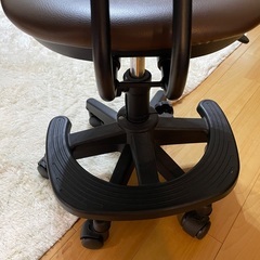 椅子　コイズミ　学習　オフィス　茶色の画像