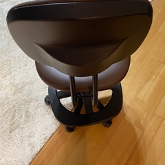 椅子　コイズミ　学習　オフィス　茶色の画像