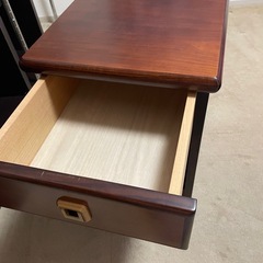ベッドサイドテーブルの画像
