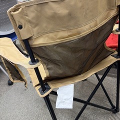 折りたたみチェア  アウトドアチェア キャンプチェア バーベキューチェア フォールディングチェア  肘掛け付き コンパクト収納 軽量 持ち運び便利 キャンプ BBQ  公園 フェス 屋外 室内兼用 椅子 イス いす 簡単設置 アウトドア用品 折り畳み式チェアの画像