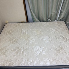 ダブルのマットレスの画像