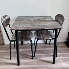 木製ダイニングテーブルセットの画像