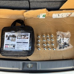 タイヤホイール４本セット、ナットキャップ、布製タイヤチェーンの画像