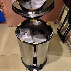 ビッグゴミ箱　アイロン台の画像