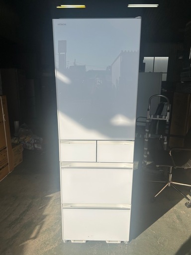 日立冷凍冷蔵庫　2022年製　鏡面ガラス　470L