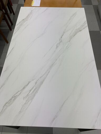 ★リユースのサカイ千葉中央店★ ティ・アイ・アイ セラミックダイニングテーブル　VEIN3　DT-1005　 ホワイト H72×D80×W135 クリーニング済み TC5554 ☆リユースのサカイ千葉中央店☆ ティ・アイ・アイ セラミック