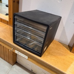 ４段のクリアケースの画像