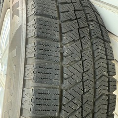トヨタ　ポルテのスタッドレスタイヤの画像