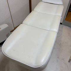 フェイシャルベッド　マッサージベッド　カバー付の画像