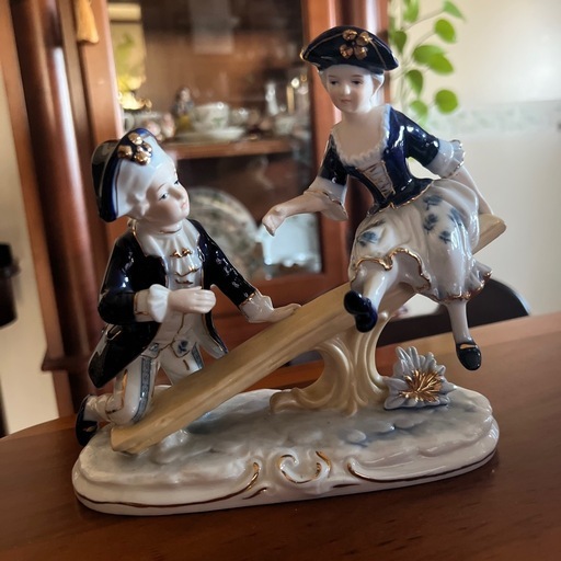 Demainドマンの陶器製人形。シーソー置物 (はなはな) 堺市のインテリア