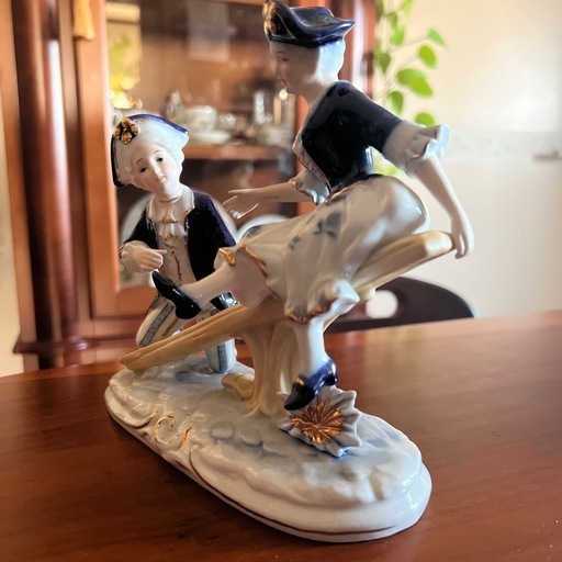 送料無料】青芳人形 シーソーで遊ぶ子供たちの陶器の置物【匿名配送