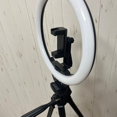 LEDリングライト スマホ三脚の画像