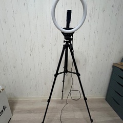 LEDリングライト スマホ三脚の画像