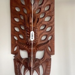 木彫りの壁掛けお面の画像