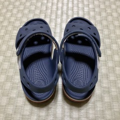 子供用クロックスの画像