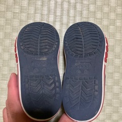 子供用クロックスの画像