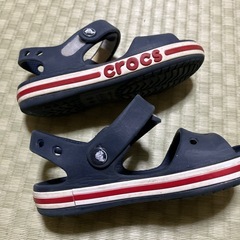 子供用クロックスの画像